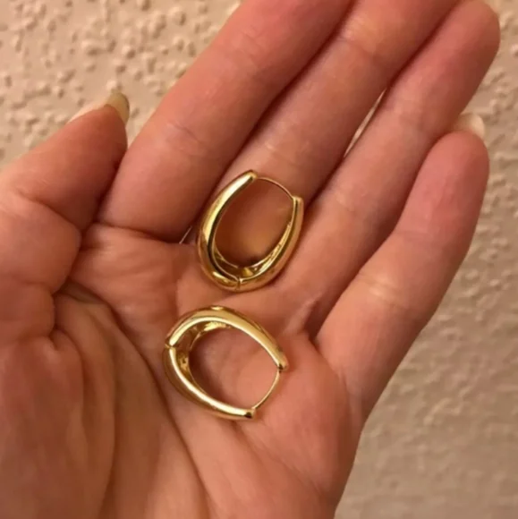 OVAL SNAP CLOSE GOLD IRREGULAR HOOPS - Picture 5 of 5